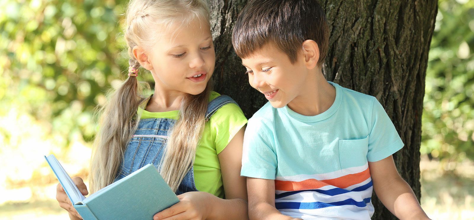 La barna oppdage litteraturens verden med Sommerles. Foto: Adobe Stock