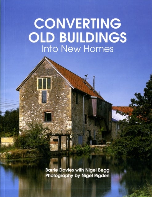 Bilde av Converting Old Buildings Into New Homes Av Barrie Davies, Nigel Begg