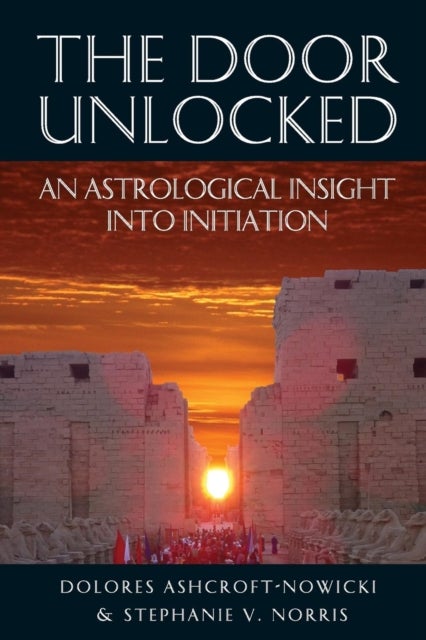 Bilde av The Door Unlocked: An Astrological Insight Into Initiation Av Dolores Ashcroft-nowicki, Stephanie V. Norris