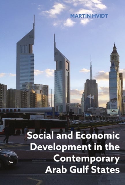 Bilde av Social And Economic Development In The Contemporary Arab Gulf States Av Martin Hvidt