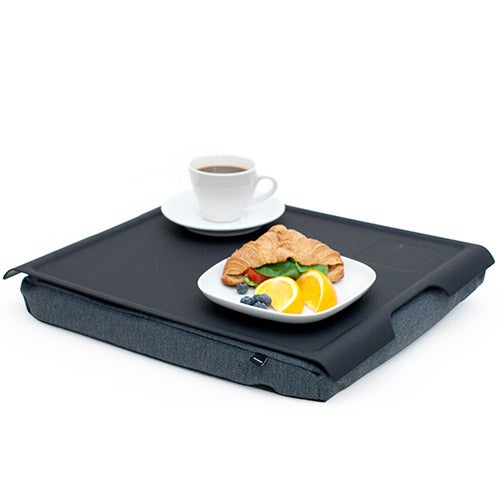 Laptray Laptray er et brett du kan sette på fanget og plassere mat og ting på